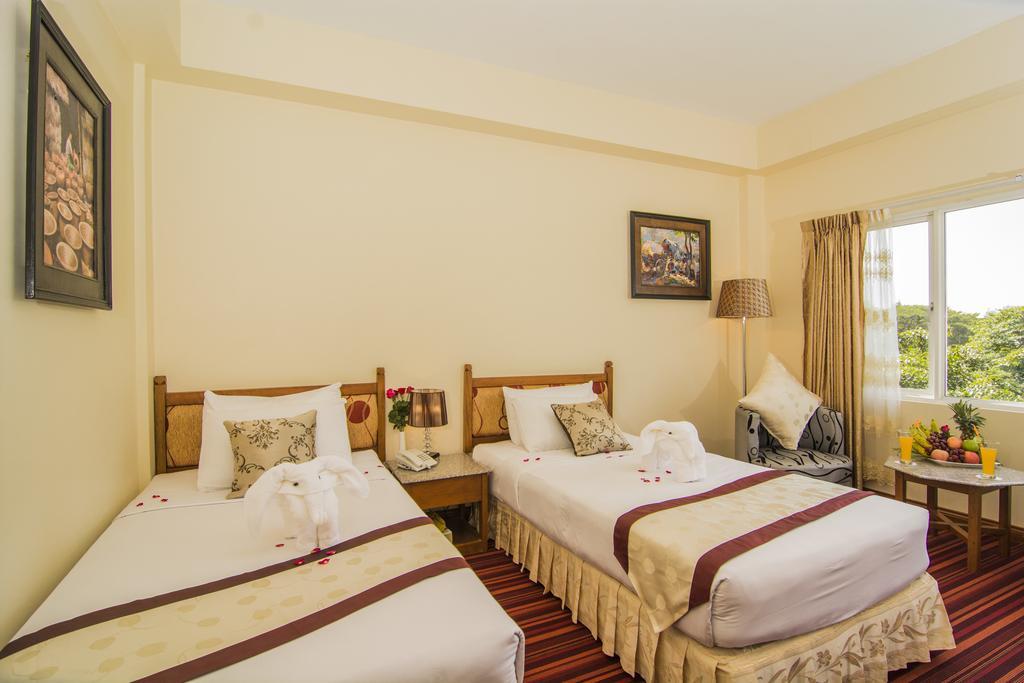 Reno Hotel Yangon Exterior photo