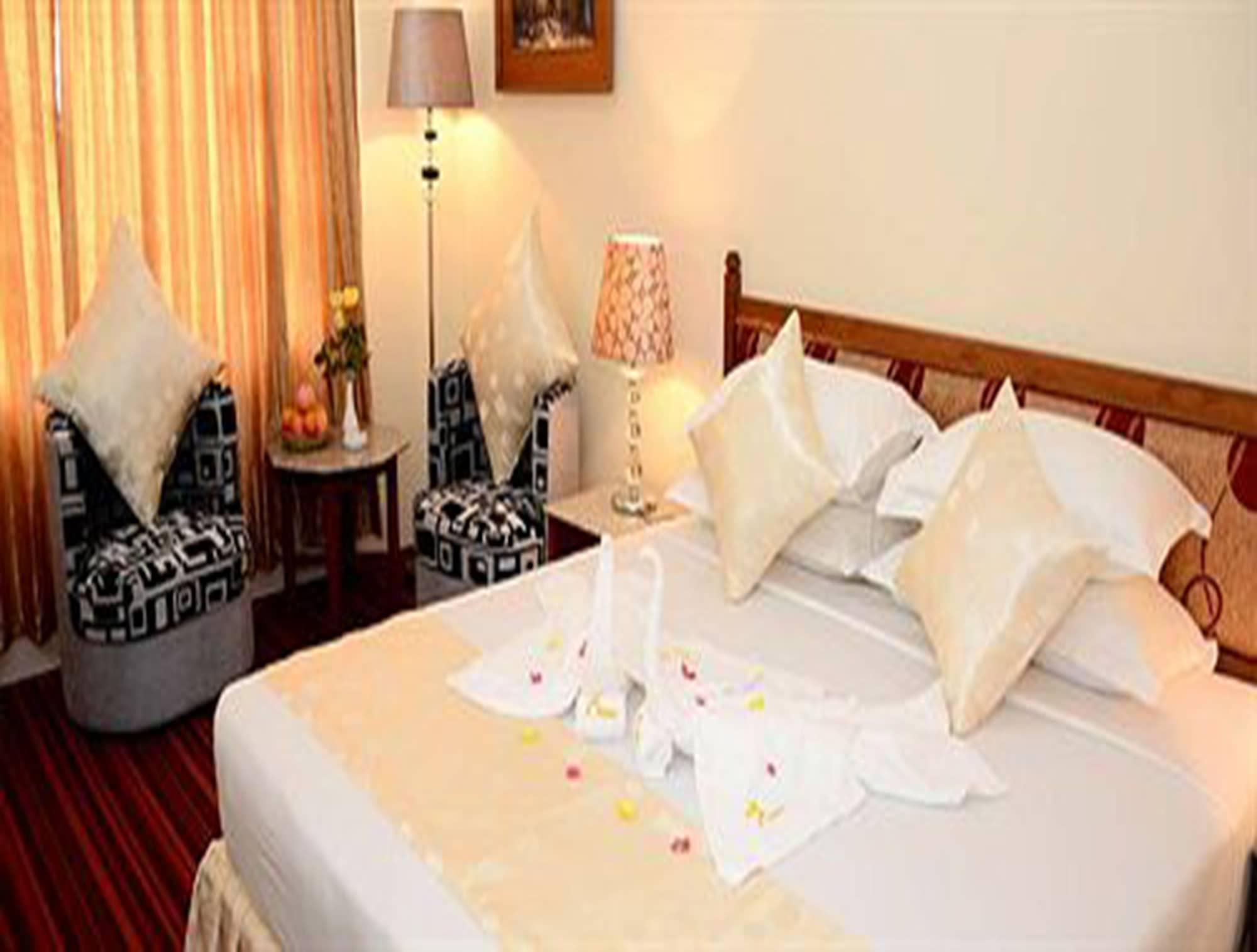 Reno Hotel Yangon Exterior photo