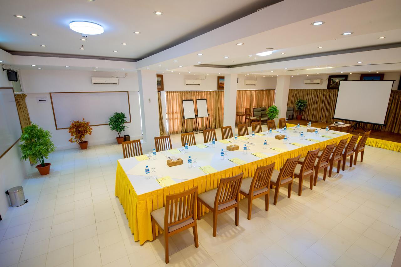 Reno Hotel Yangon Exterior photo