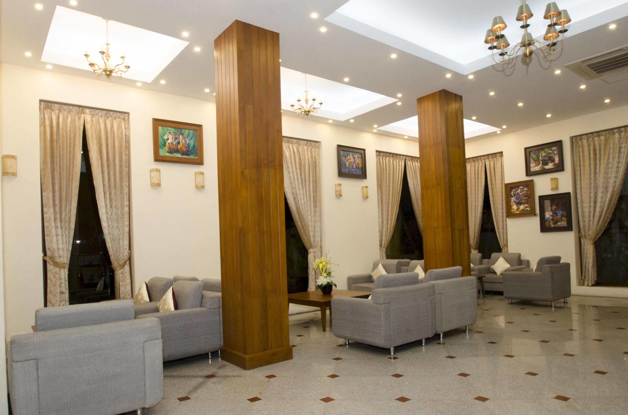 Reno Hotel Yangon Exterior photo