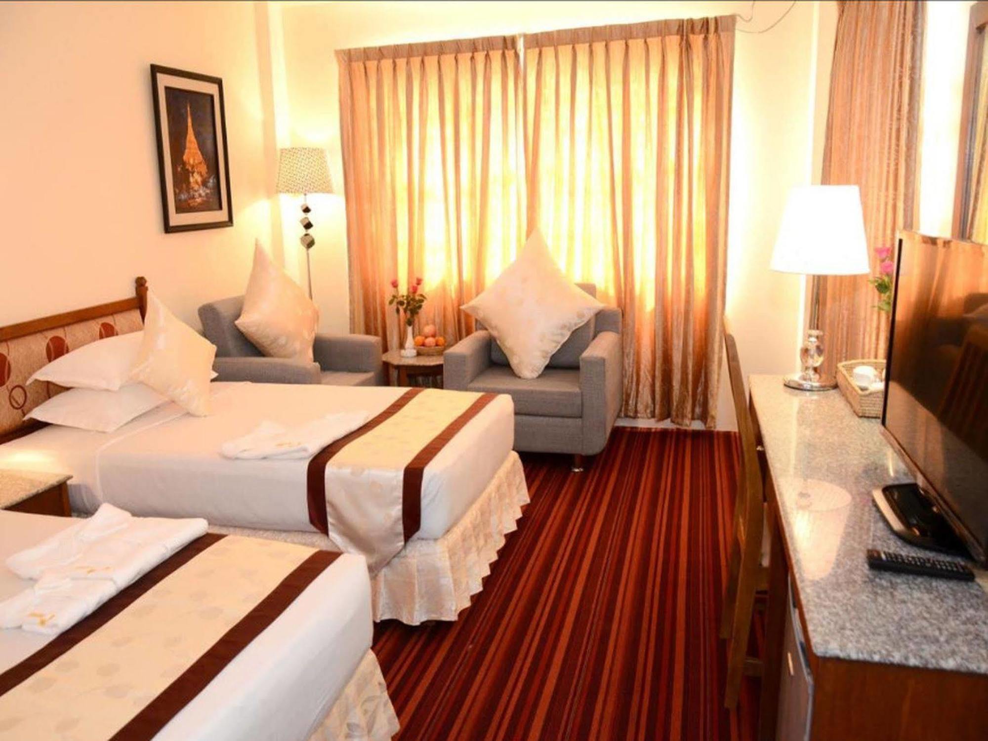 Reno Hotel Yangon Exterior photo